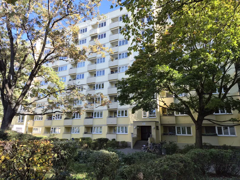 Modernisiertes, möbliertes 1-Zimmer-Apartment mit Balkon – befristet auf 3 Jahre — photo 1